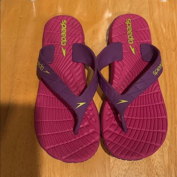 NWOT Speedo Flip Flops Sandals Purple Pink Green Lettering - Picture 2 of 7